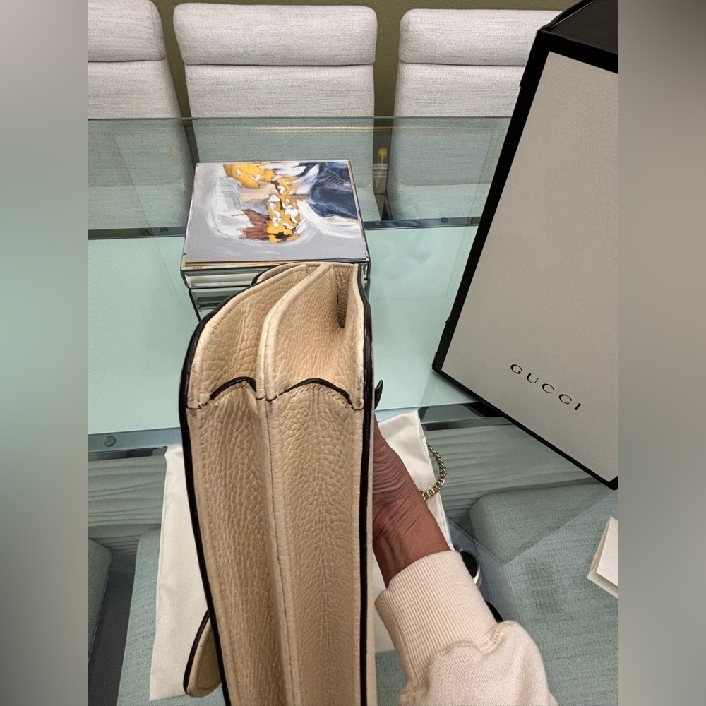 Authentic Gucci Beige Leather Shoulder Bag-Retails $2995 - Picture 5 of 7